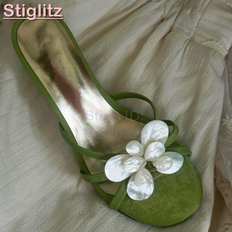 Slip Dress Satin - รองเท้าส้นสูงสีขาวประดับดอกไม้ ผ้าซาตินสีเขียว เปิดนิ้วเท้า สวมง่าย ดีไซน์หรูหรา รองเท้าแตะแบบสวม