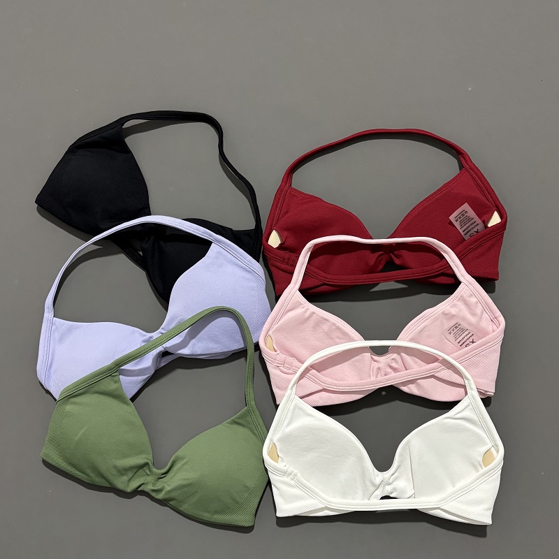 เสื้อชั้นในแบบสปอร์ตสำหรับเล่น - Sports Bra High Impact บทวิจารณ์และราคา